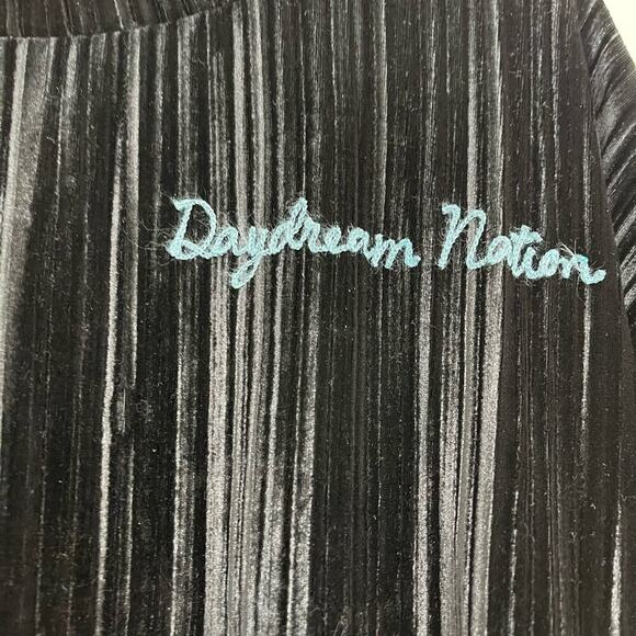 Moussy Daydream Nation Embroidered Velvet Velour Cropped Blouse Black One Size - Picture 2 of 5